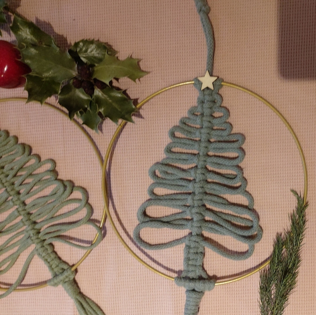 Makramee Tannenbaum Christbaum im Ring, Türkranz, Weihnachten, Boho, Wohndeko, Weihnachtsdeko, Fensterdekoration, Adventskranz - Makrameelilifee